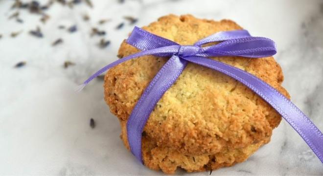 Gyors diétás keksz – kókusszal és levendulával