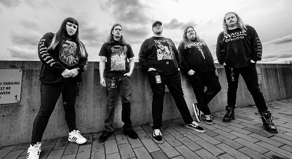 A My Chemical Romance énekesével készített dalt a március 17-én Budapesten is fellépő Frozen Soul