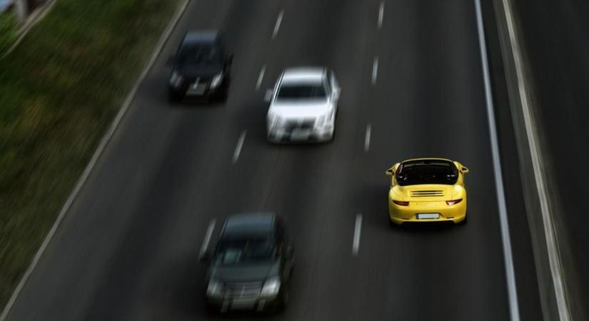 Rémálom az autópályán: Döbbenetes videón az M7-esen szembe hajtó autós!