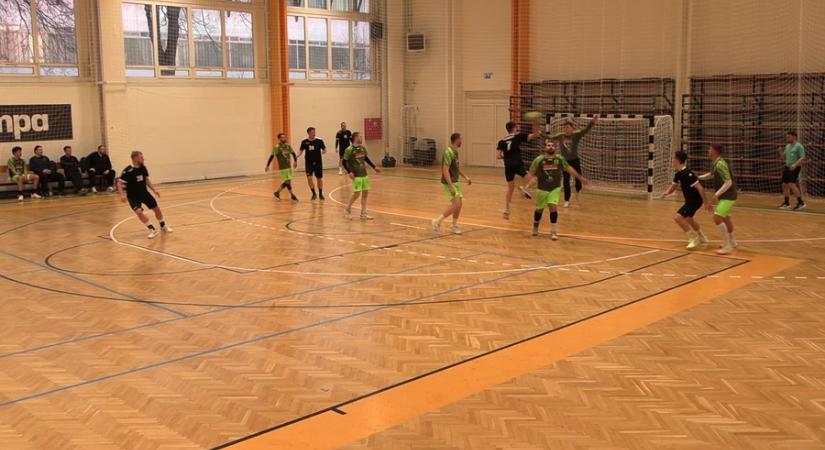 Sokáig meccsben voltak a férfi kézisek