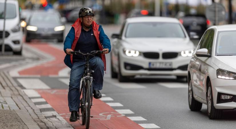 Hiába vágják fejből a vizsgát, az utakon elvéreznek: miért nem megy a magyaroknak a KRESZ szabályok betartása?