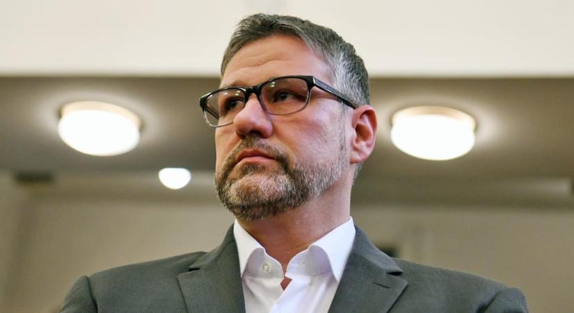 A korrupcióval vádolt Simonka György függetlenként indul a választáson