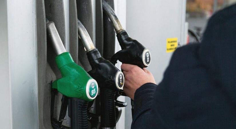 Sokk a benzinkutakon! Elszabadulnak az üzemanyagárak, ezt már követni is nagyon nehéz!