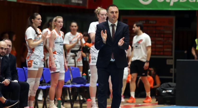 Pécs büszkesége – az ember, akinek az az álma, hogy újra kosárlabdalázban égjen a város