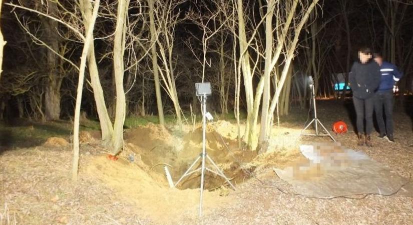 Kiásták a csontokat, kiderült, hogyan gyilkolta meg feleségét a ceglédberceli rém – videóval