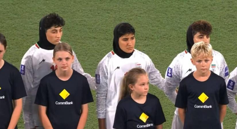 Az iráni női focicsapat megtagadta a himnusz éneklését