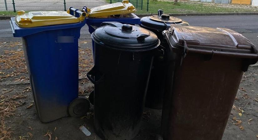 Szokatlan dolgot találtak kukáikban a hazatérő lakók, közleményt adott ki a falu