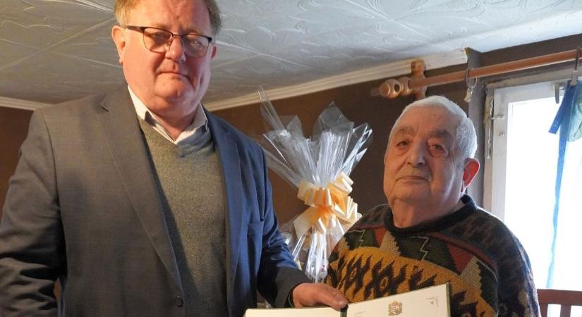 Szívhez szóló pillanatok Hajdúhadházon: 90. születésnapját ünnepelte a város egyik szépkorúja