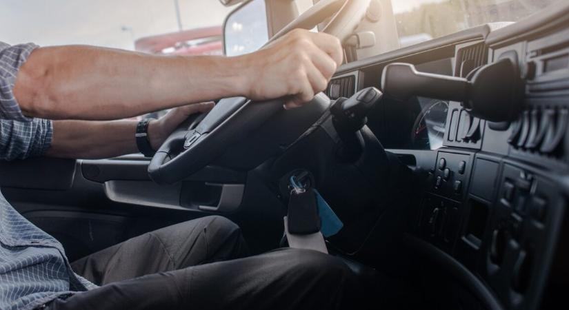 Román kamionos okozott halálos balesetet az M1-es autópályán