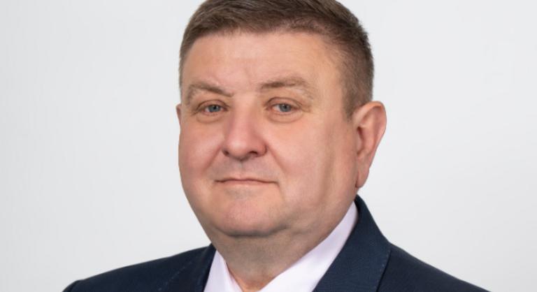 Szentmártonkáta polgármestere szerint „önkívületi állapotban ordított” a lemondott helyettese