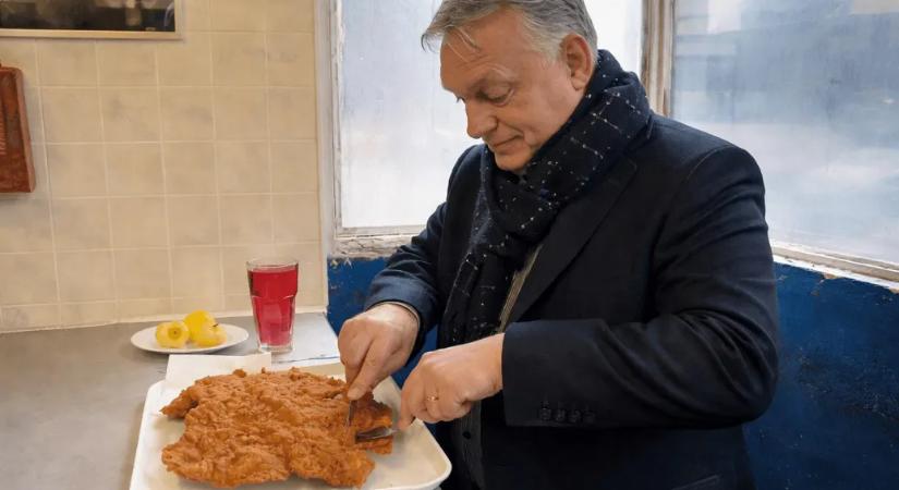 Orbán Viktor eszik