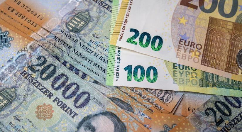 Nagyot zuhant a forint, legutóbb januárban volt ilyen gyenge
