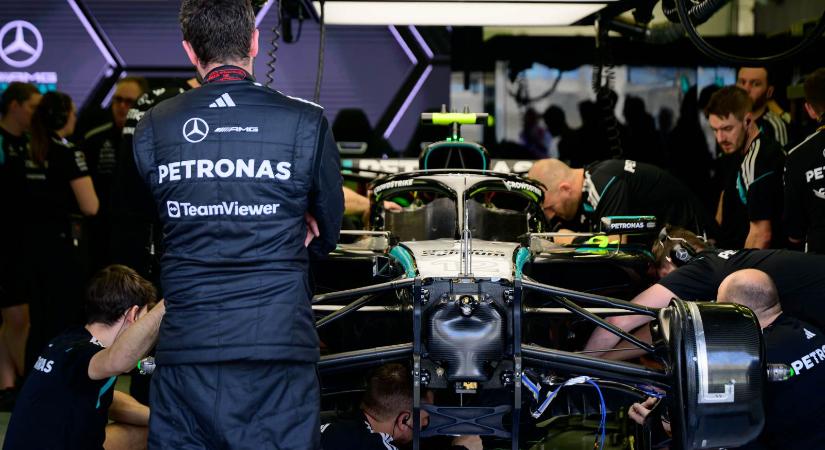 Legfelülről támogatták a Mercedes motortrükkjét