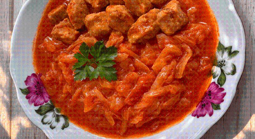 Pénztárcabarát kedvenc: így készül a legfinomabb paradicsomos káposzta