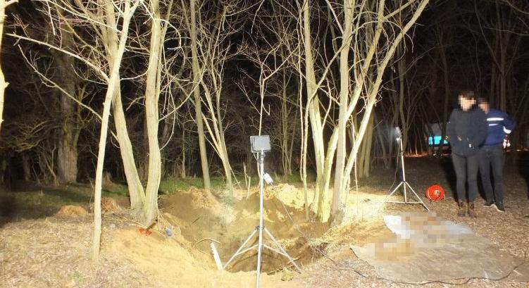 Férje gyilkolta meg a 27 éve eltűntként keresett kisgyermekes Zitát, a férfi most megmutatta hol és miért ásta el a 25 éves feleségét