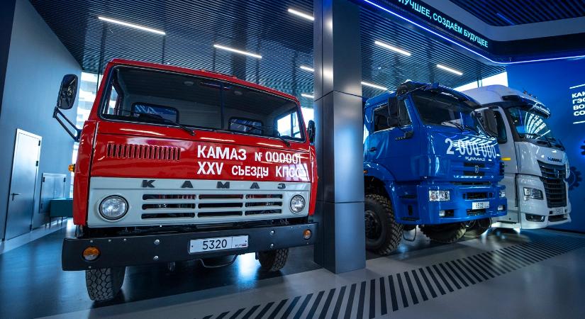 Beszédes rendszáma van ennek a teherautónak