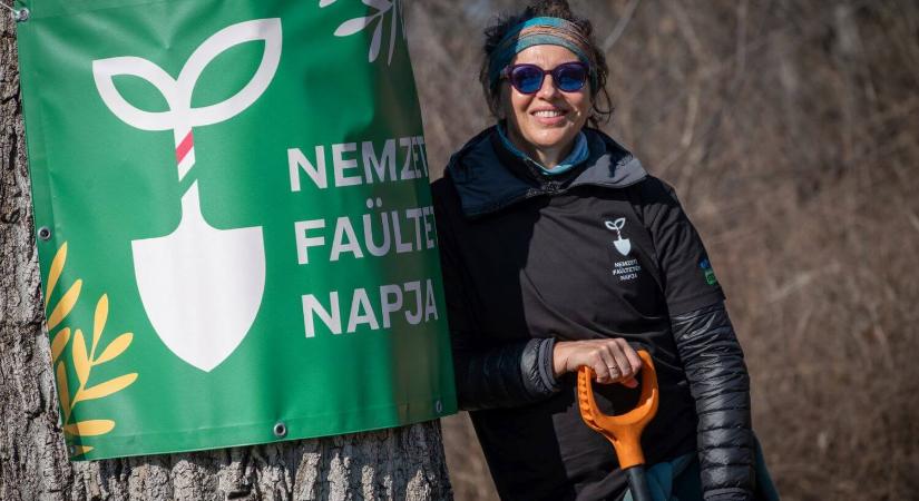 200 EZER FÁT ÜLTETTEK EL A NEMZETI FAÜLTETÉS NAPJÁN