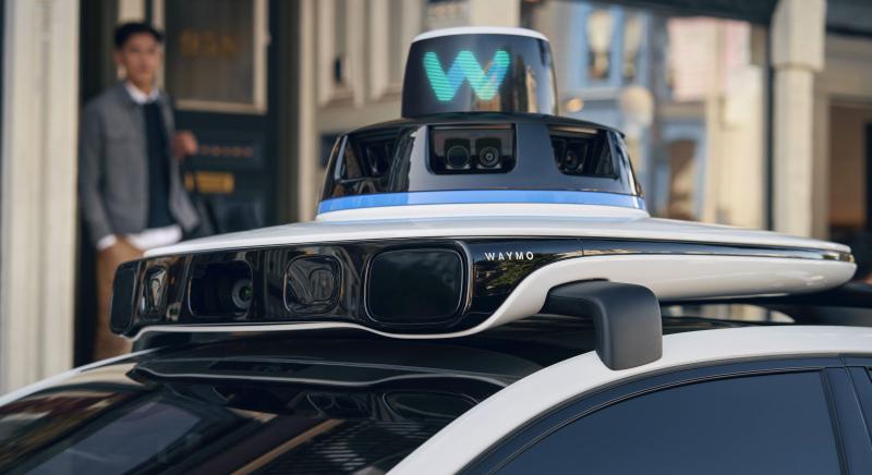 Egy robotaxi elzárta a lövöldözéshez siető mentőautó útját – Aggasztó fejlemények az önvezetésről