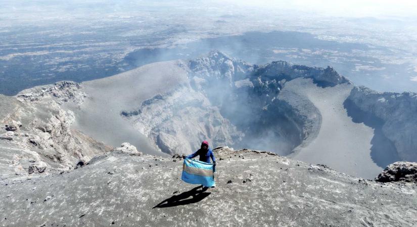 Veszélyes vállalkozás: aktív mexikói vulkánra mászott fel Sántha Xénia (VIDEÓ)