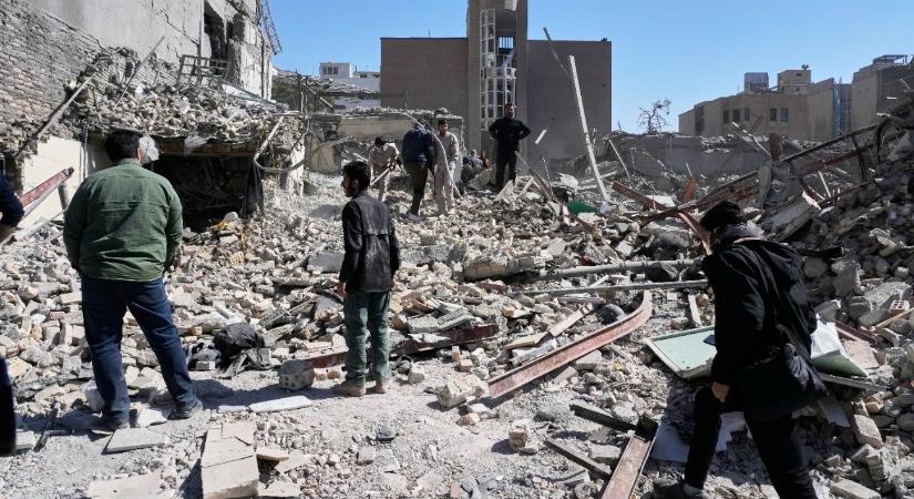 Száz izraeli repülőgép bombázta Teherán kormányzati központját
