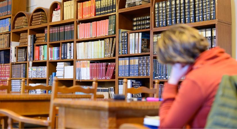 Központi megszorítás, helyi megoldás: az olvasók vásároltak könyveket a sepsiszentgyörgyi könyvtárnak