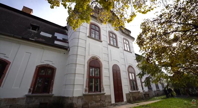 A barokk építészet egyik ékes példája újult meg Heves vármegyében