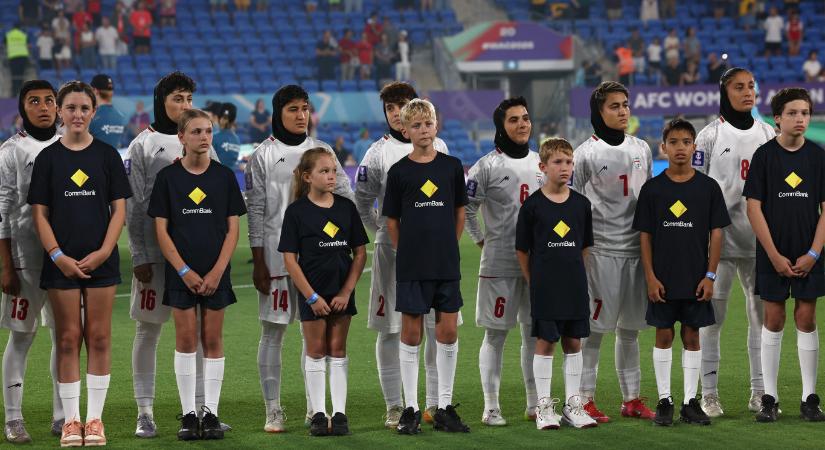 Irán női labdarúgó-válogatottja nem énekelte a saját himnuszát az Ázsia-kupán