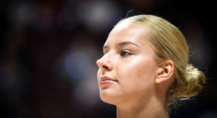 „A világbajnokságon a helye” – A külföldi drukkerek begőzöltek a magyar bombázó hosszú combjaitól, megválasztották a legjobbnak