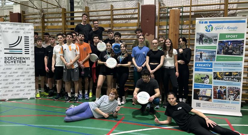 Fordított szereposztás: középiskolások tartottak órát az egyetemen