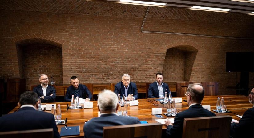 Orbán Viktor rendkívüli tanácskozást hívott össze – fokozódik energiapiaci feszültség