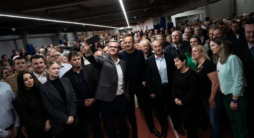 Szijjártó Péter: a németekre épül a gazdaság, az orosz energia marad