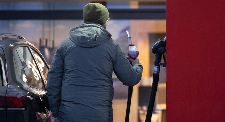 Újra elszabadultak az üzemanyagárak, Németországban már átlépte a két eurót a benzinár