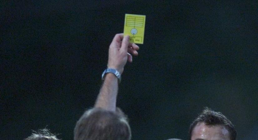 Még a lapot is kitépte a játékvezető kezéből a baranyai kapus