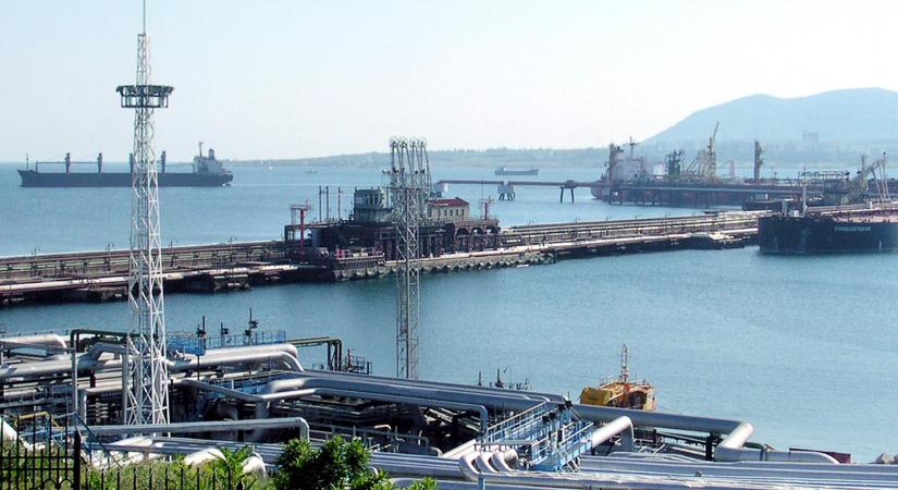 Leállt a szállítás Oroszország fő fekete-tengeri olajkikötőjénél, miután az ukránok drónokkal támadták