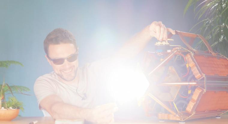 Hogyan lehet hűteni egy 1,5 kW-os, 20 kilós LED lámpát?