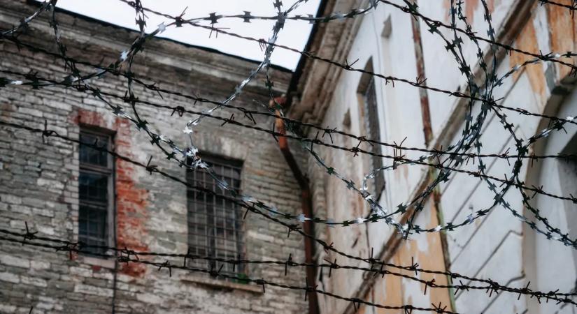 Óriási összeget loptak el egy börtönőr házaspártól, miközben a rabokra vigyáztak