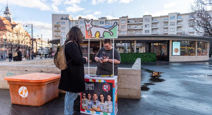 Még a felét sem gyűjtötte össze az országos lista állításához szükséges ajánlásoknak a Kutyapárt, toborzásba kezdtek