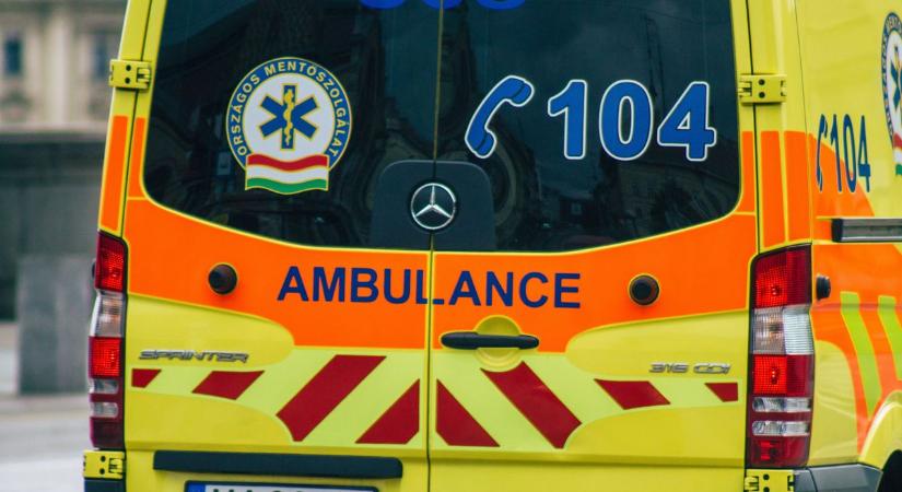 Két autó ütközött Tiszakécskénél, a mentők is a helyszínre siettek