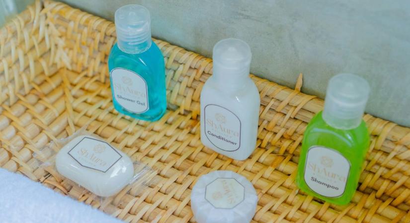 Eltűnnek a mini samponok a hotelekből, az EU betiltja az egyszer használatos flakonokat
