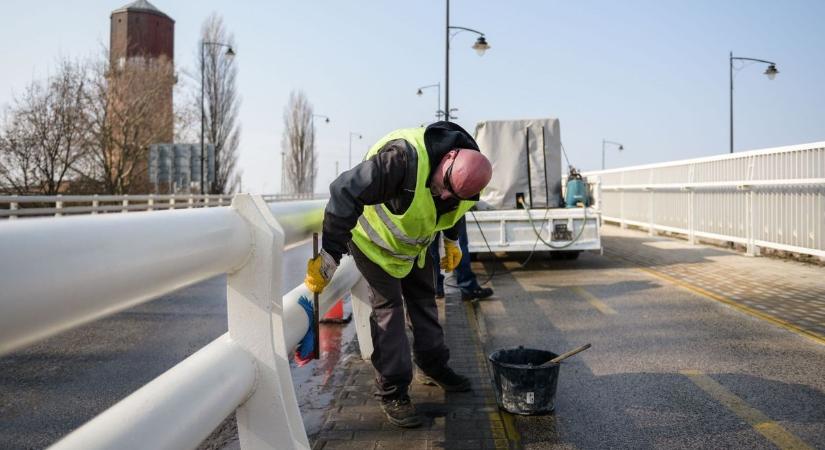 A forgalmas hatvani híd karbantartása kezdődött meg kedden – Így érinti a közlekedést  Fotók