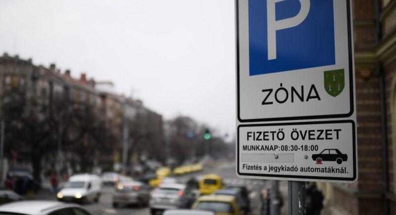 Meg akarta fojtani a parkolóőrt a megbüntetett autós