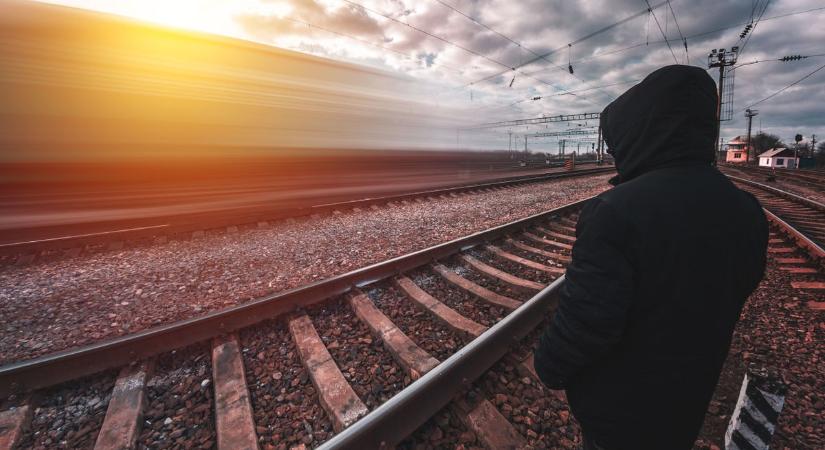 Megrongálták a vasúti fénysorompót, keresik a tettest