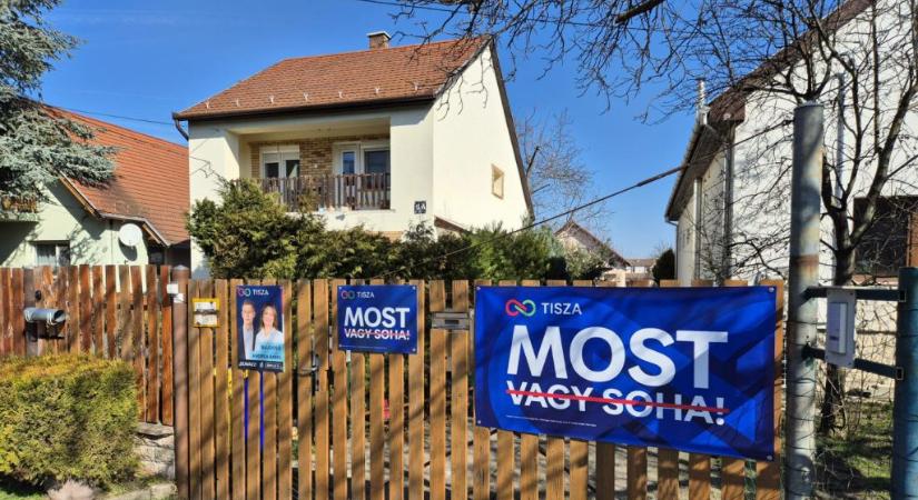 A szakértő szerint „kreatív és bátor” a Tisza szimpatizánsokra építő plakátkampánya
