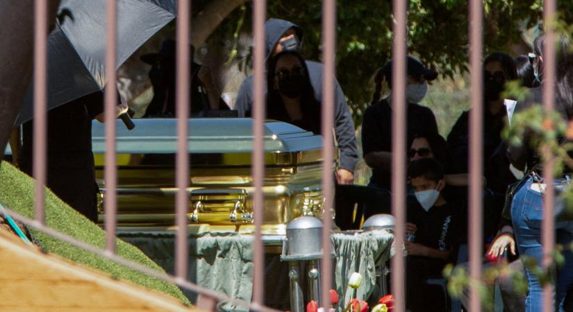 Aranykoporsóban temették el El Menchót, Mexikó egyik legbefolyásosabb drobáróját