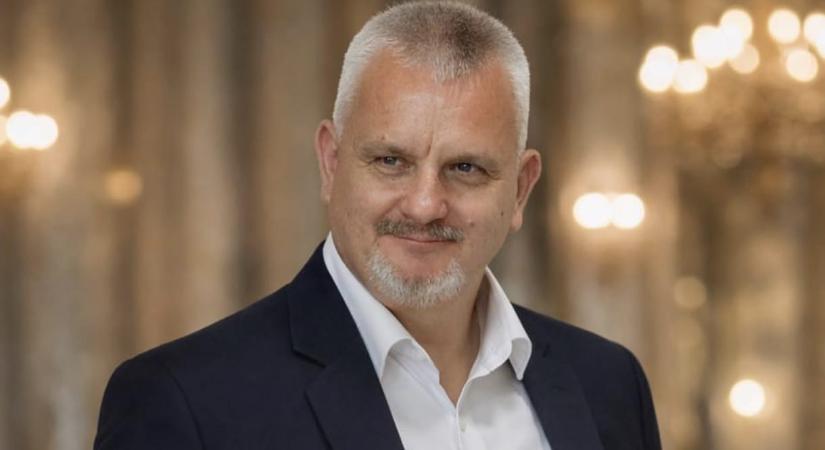 Szolnokra utaztat marosvásárhelyi fiatalokat egy erdélyi törpepárt, hogy a Fidesz kampányát segítsék