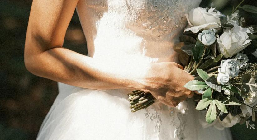 Különleges születésnap - saját magát vette el feleségül egy 40 éves nő