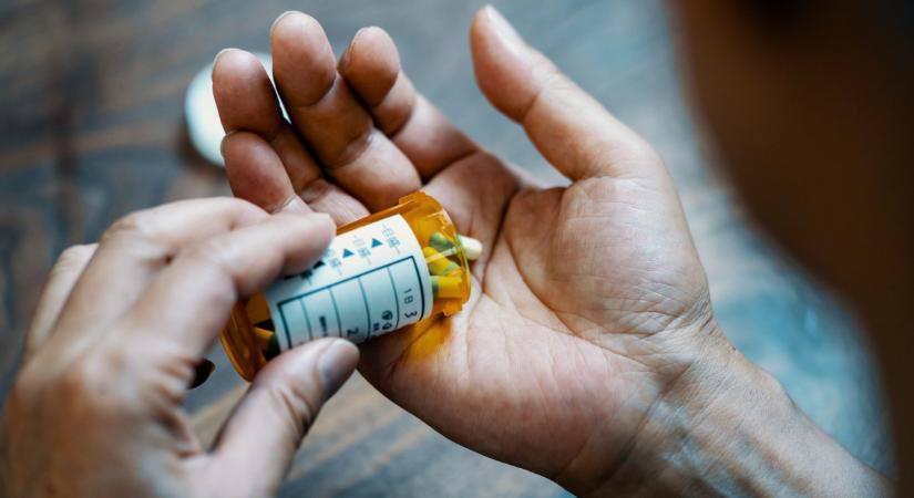 Elszabadultak a patikai árak: ötezer gyógyszer támogatását vonták meg