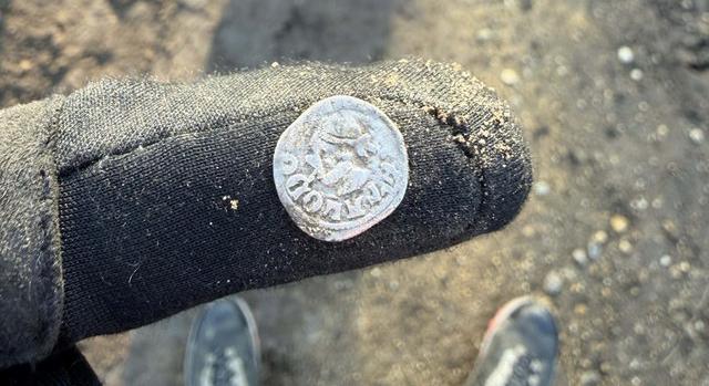 Középkori ezüstpénzt találtak a szigligeti Avasi templomrom közelében