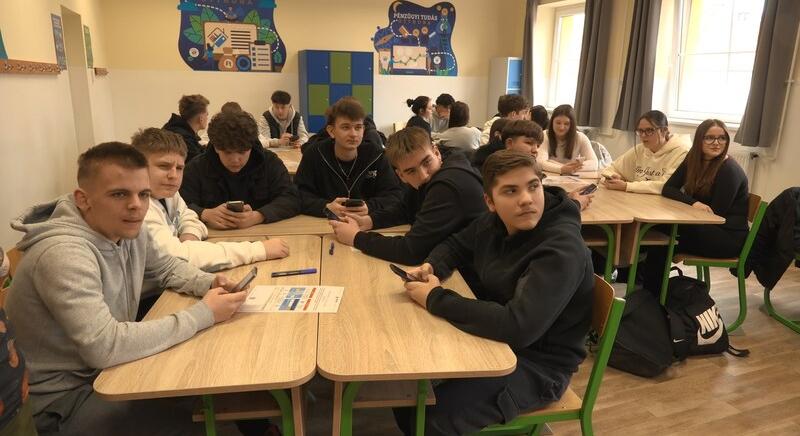 Pénz7 a középiskolákban