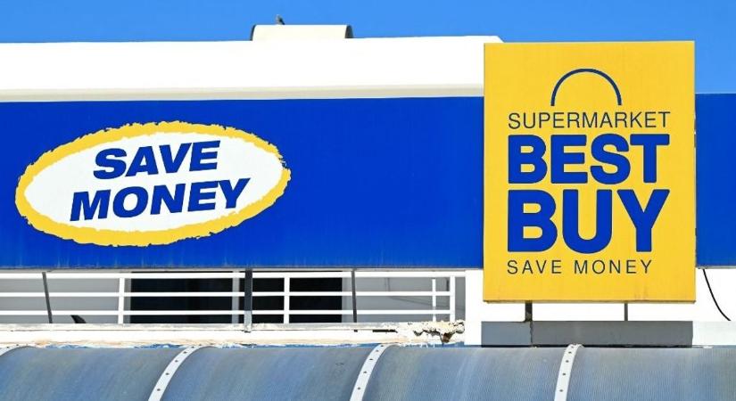 Az okostelefonokra nem sajnálták a pénzt, a házimozikon takarékoskodtak az amerikaiak